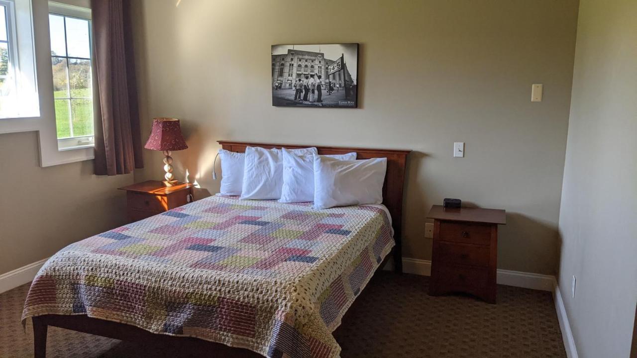 East Springfield The Meadowlark Inn מראה חיצוני תמונה