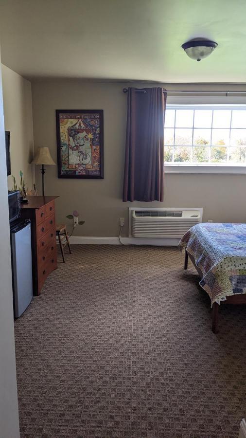 East Springfield The Meadowlark Inn מראה חיצוני תמונה